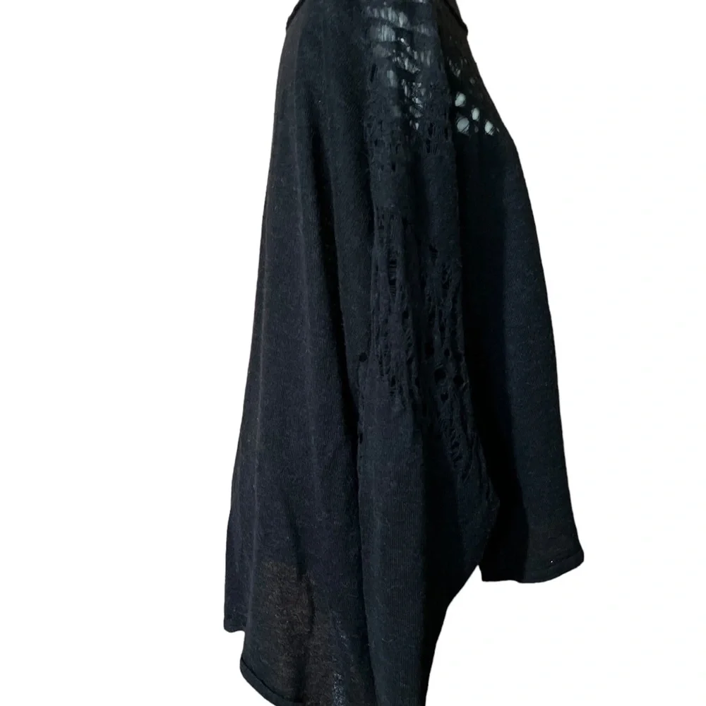 Free people oversized high low lightweight sweater. Size small